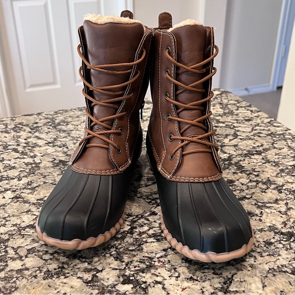 Faux leather duck boot with Sherpa lining - Picture 5 of 5